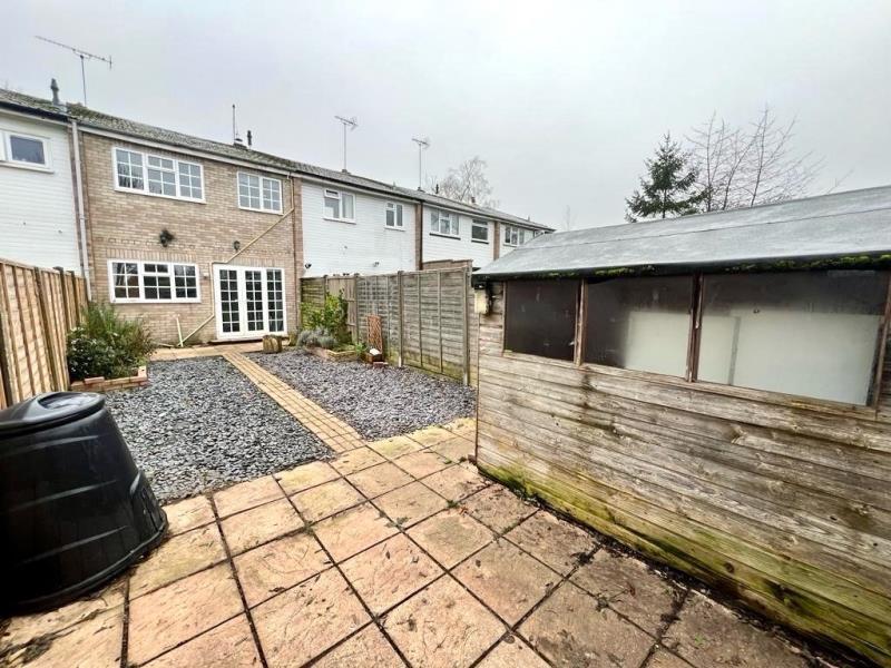 Yateley 3 bed terraced house to rent £1,600 pcm (£369 pw)