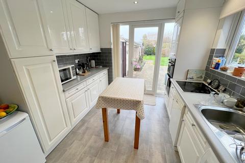 118 Barton Drive, Barton On Sea, New Milton, BH25 7JL