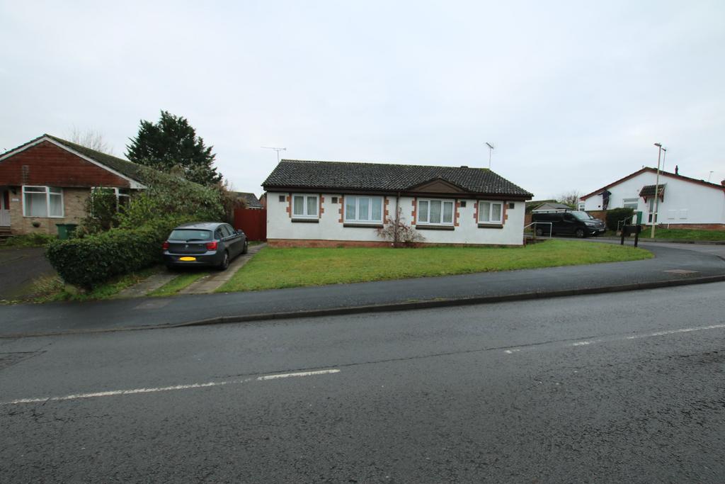 Semi detached bungalow, Charlton, Andover 2 bed semidetached bungalow