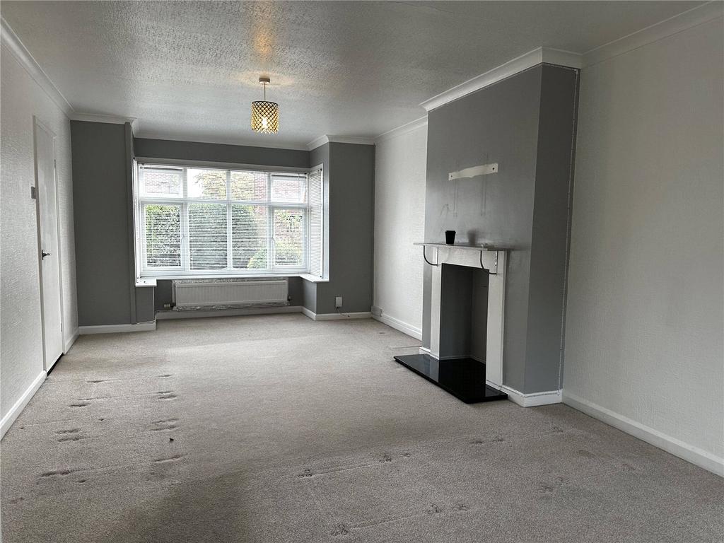 Foxwell Drive, Hucclecote... 3 bed semidetached house £1,150 pcm (£