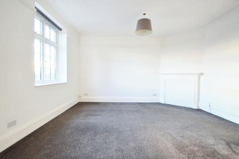 3 bedroom apartment to rent, The Broadway, Southend-On-Sea, SS1