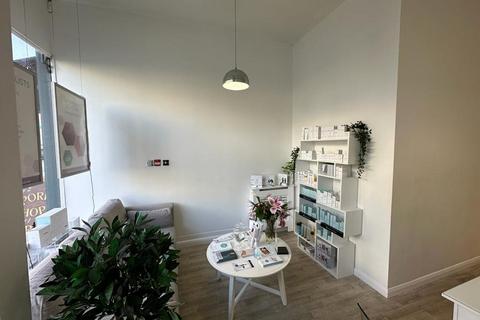 Retail property (high street) to rent - Hove BN3