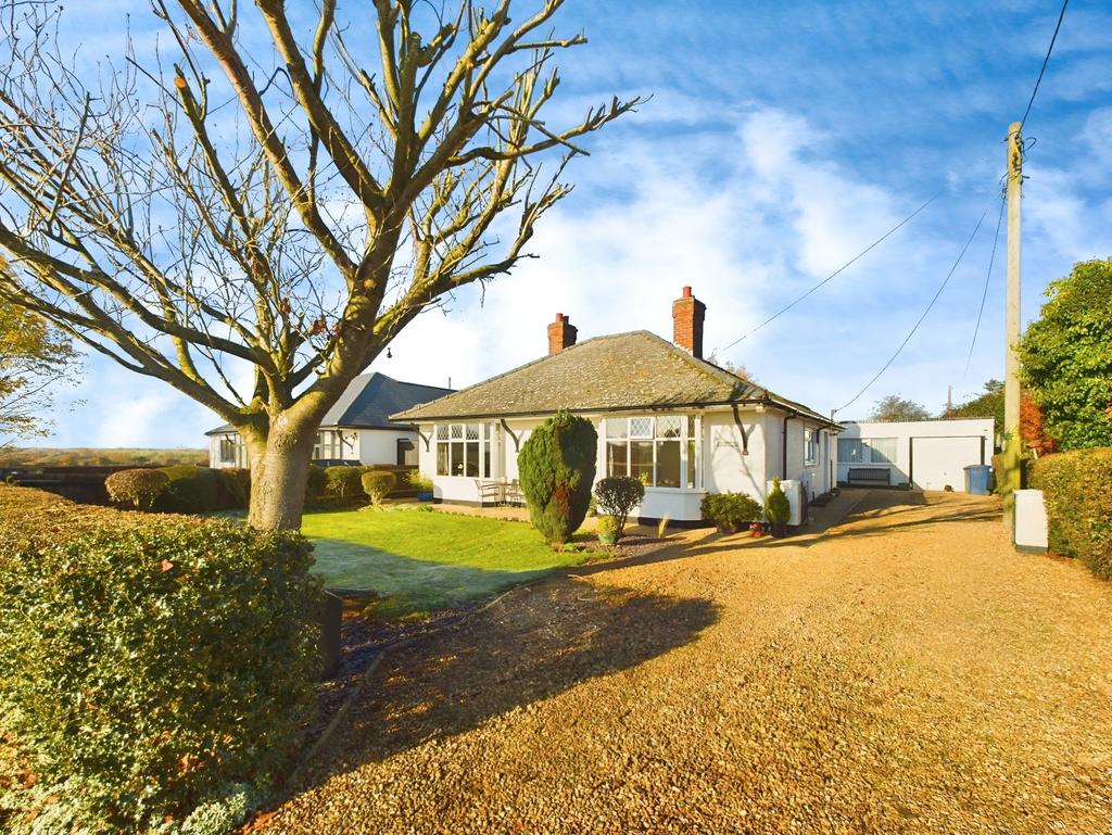 Wistow Toll, Wistow, Cambridgeshire. 3 bed detached bungalow for sale £400,000