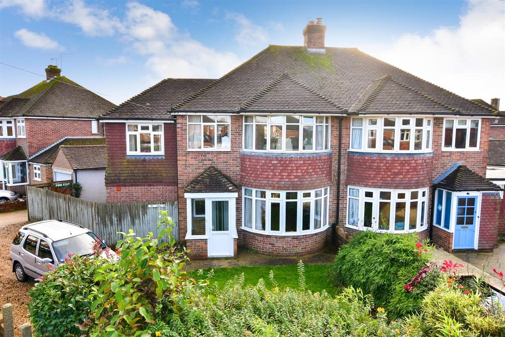 Willowbed Avenue, Chichester, West Sussex 4 bed semidetached house for