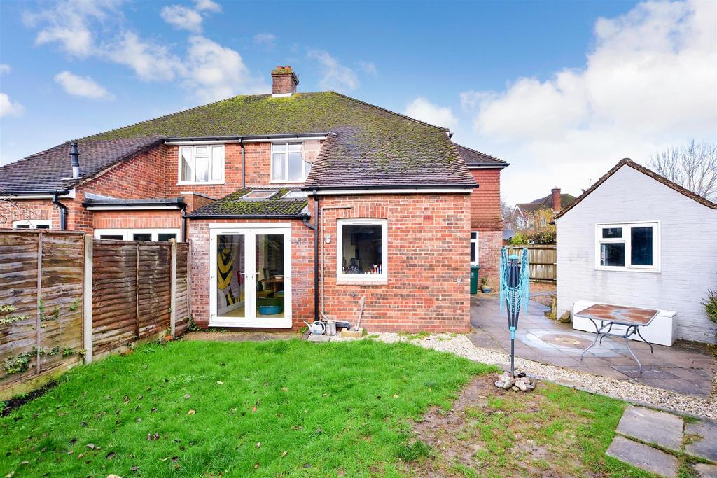 Willowbed Avenue, Chichester, West Sussex 4 bed semidetached house for