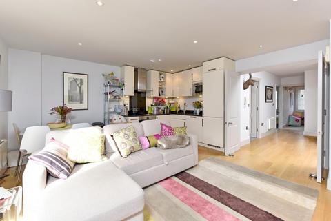 2 bedroom ground floor flat for sale, Denning Mews, London SW12