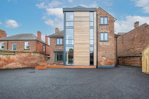2 bedroom apartment for sale, Penthouse, Walnut Tree House, South Parade, Northallerton