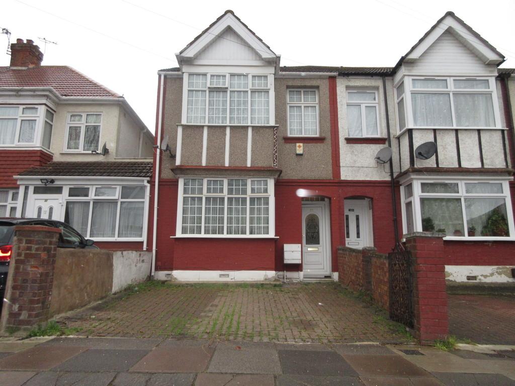 Greenford Avenue, Southall UB1 3 bed end of terrace house for sale £