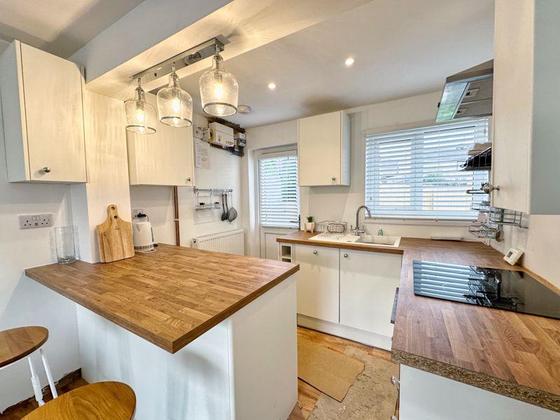 Llygad Yr Haul, Caewern, Neath, SA10 7SR 3 bed semidetached house for