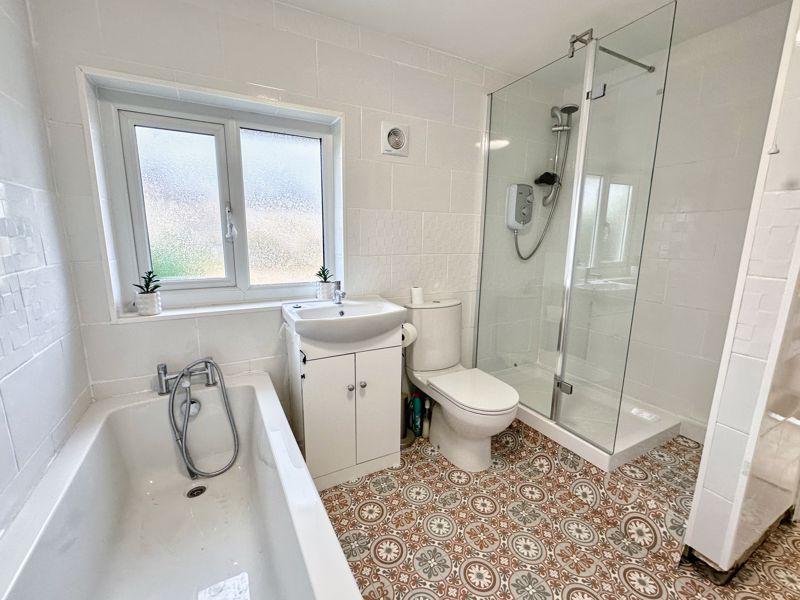 Llygad Yr Haul, Caewern, Neath, SA10 7SR 3 bed semidetached house for