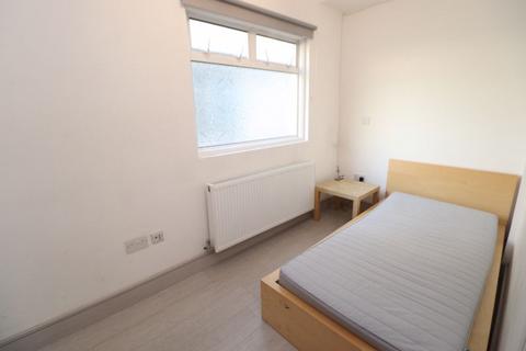 Mixed use to rent, Balfour Road, Hounslow, TW3