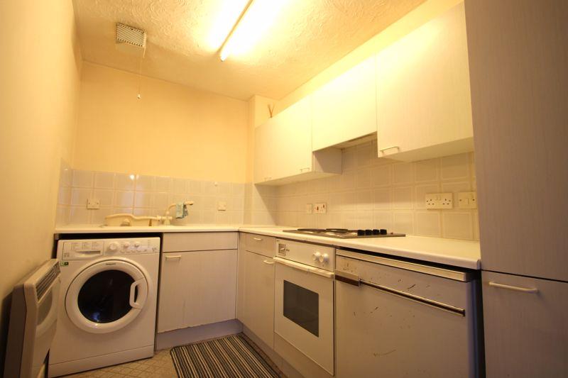 Totteridge Avenue, High HP13 1 bed flat to rent £750 pcm (£