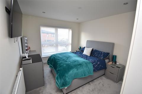 2 bedroom detached house for sale, Box Crescent, Houghton Regis, Dunstable, Bedfordshire, LU5