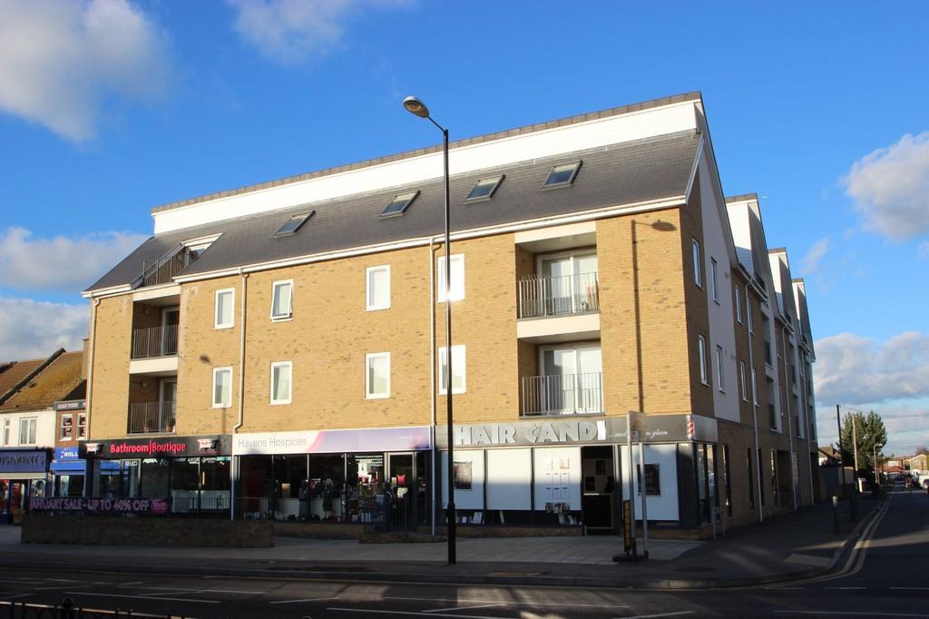 Lambeth Road, Benfleet 2 bed apartment £950 pcm (£219 pw)