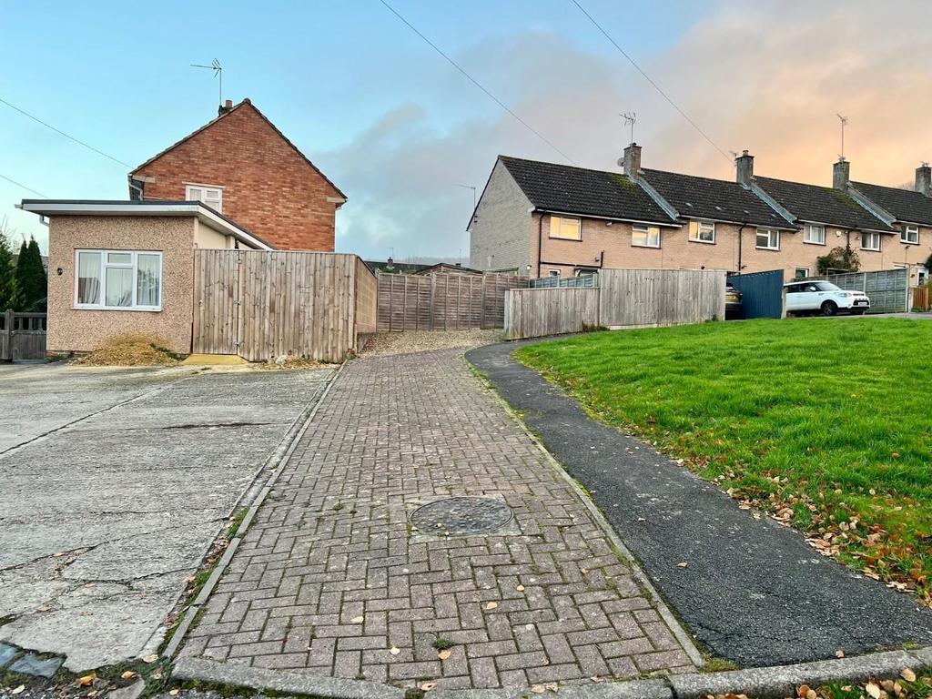 Whiteway Close, Dursley 3 bed semidetached house £275,000