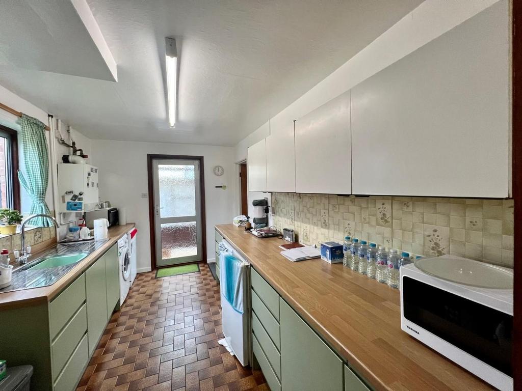 Whiteway Close, Dursley 3 bed semidetached house £275,000