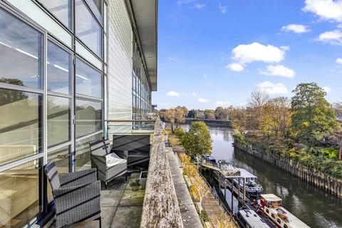 2 bedroom apartment for sale - Point Wharf Lane | Brentford | TW8
