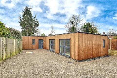 2 bedroom detached bungalow for sale - Beacon Oak Road, Tenterden