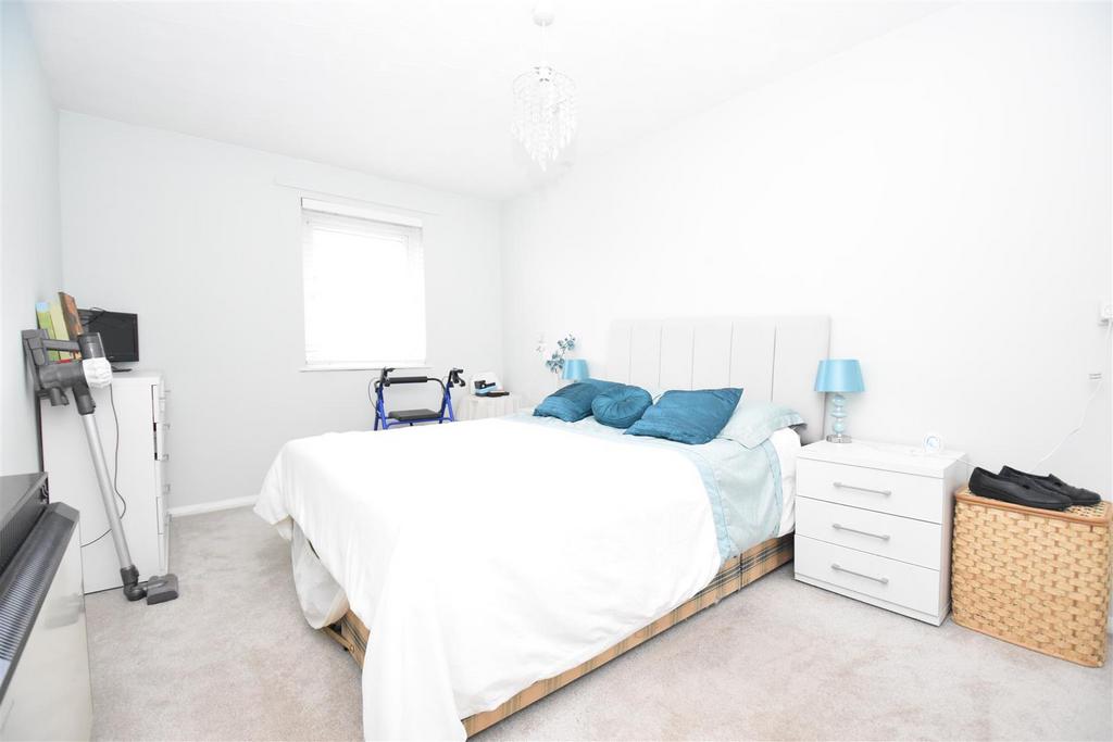 Ashingdon Road, Rochford 1 bed retirement property for sale £115,000