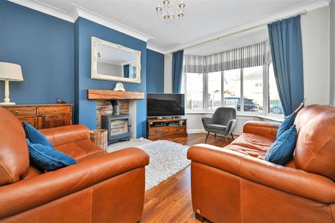 37 Fieldhead Road, Guiseley, Leeds, LS20 8DT
