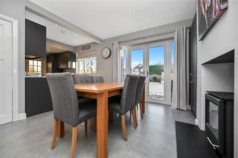37 Fieldhead Road, Guiseley, Leeds, LS20 8DT