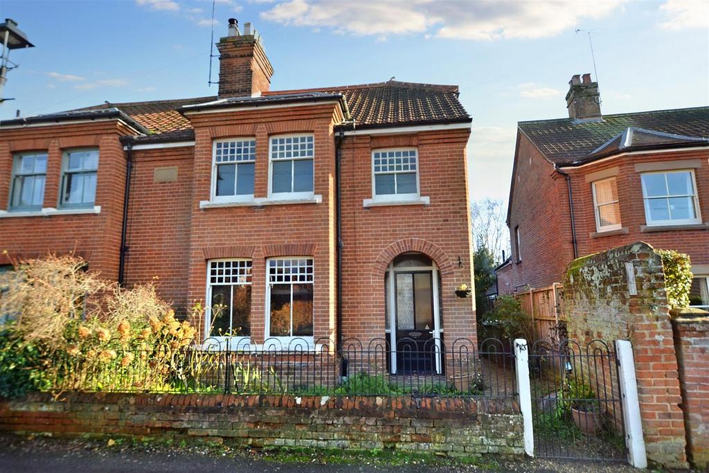 Oakfield Road, Aylsham, Norwich 3 bed semidetached house for sale £