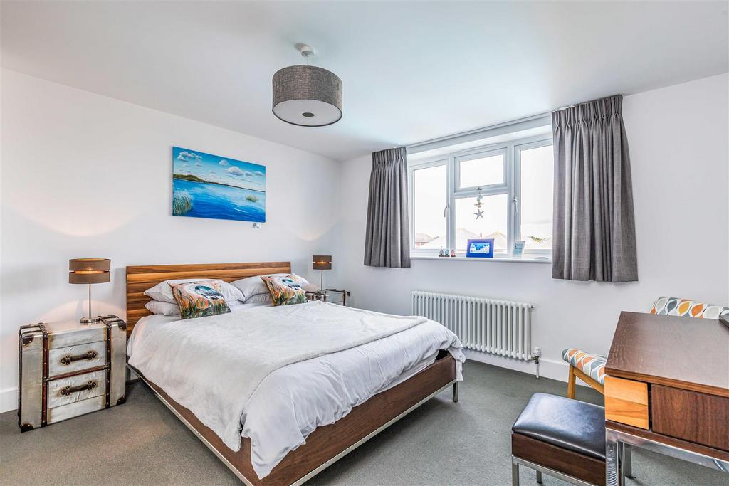 127 Southbourne Overcliff Drive-Small-Portico Marke
