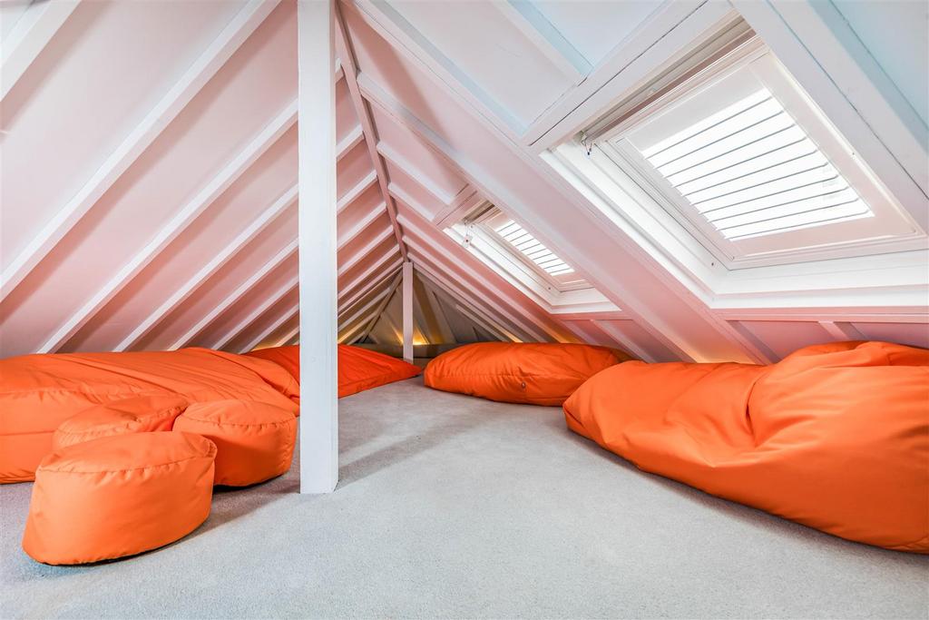 127 Southbourne Overcliff Drive-Small-Portico Marke