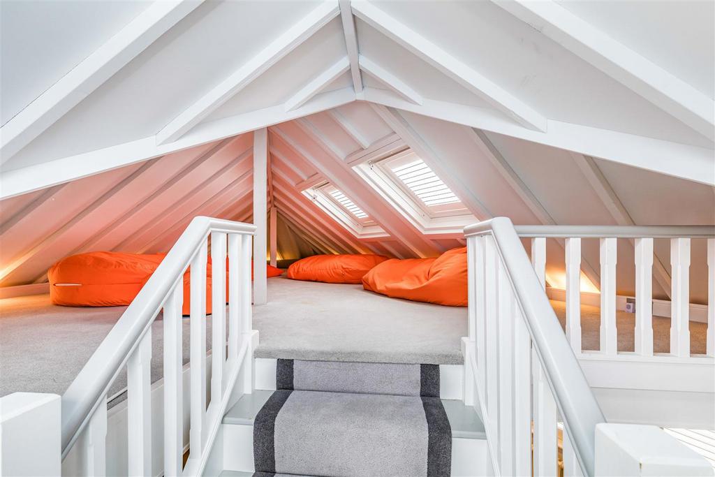 127 Southbourne Overcliff Drive-Small-Portico Marke