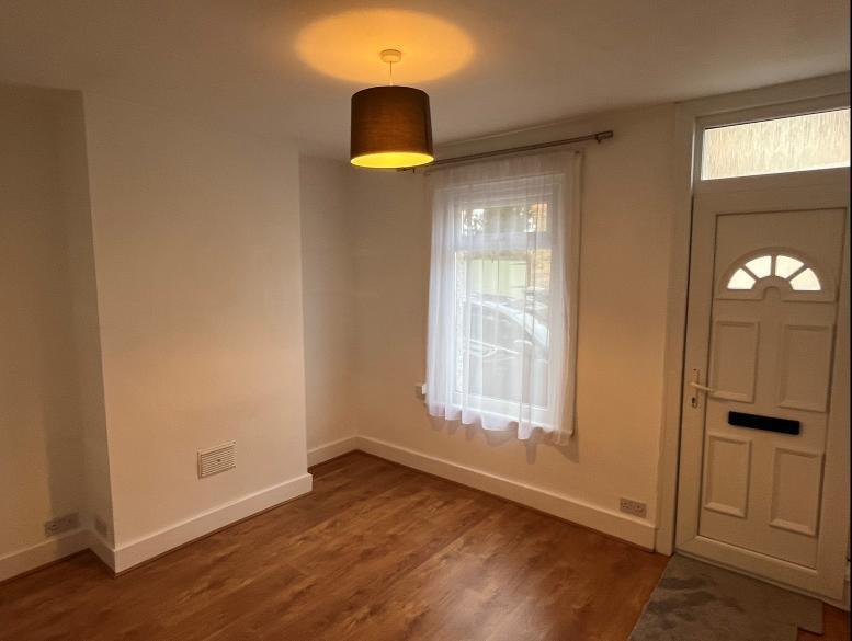 Castle Street, Greenhithe, DA9 2 bed house to rent £1,400 pcm (£323 pw)