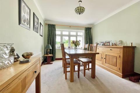 Louisville High Street, Farningham, Dartford, DA4 0DE