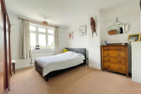 Louisville High Street, Farningham, Dartford, DA4 0DE