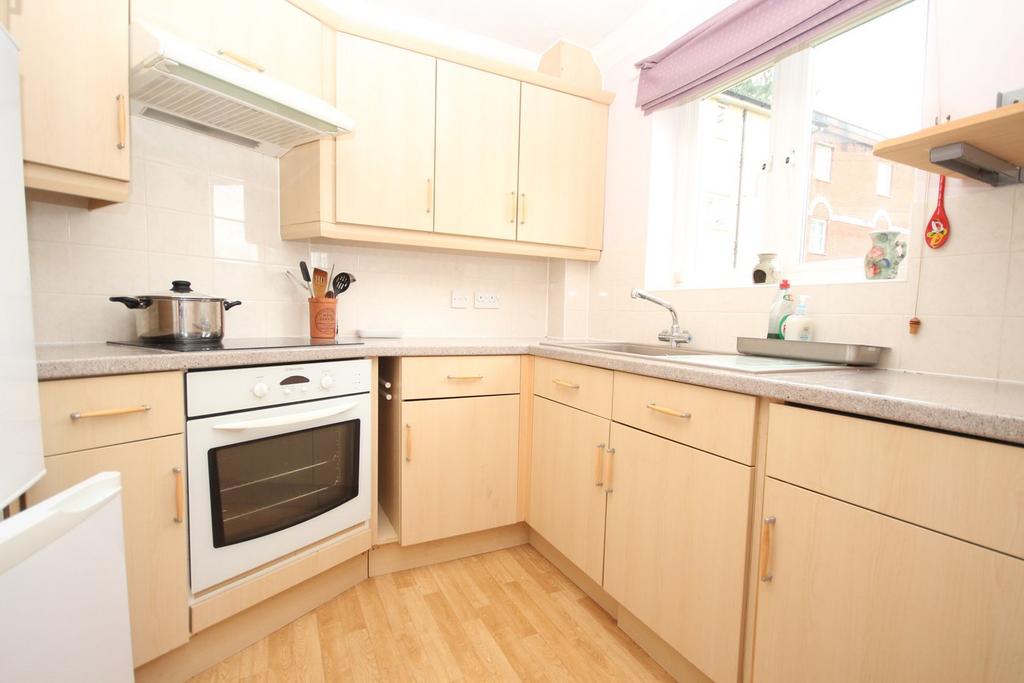39 Poole Road, WESTBOURNE, BH4 1 bed retirement property for sale £