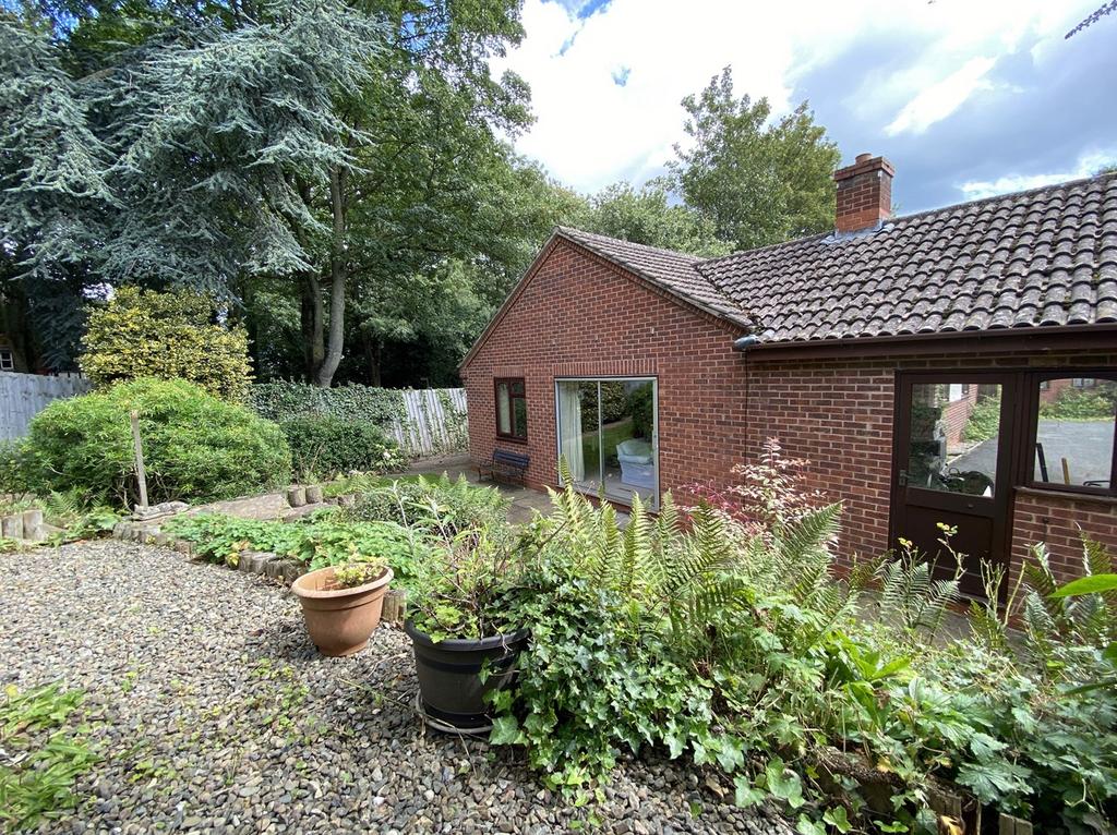 9 Nunwell Road, Bromyard, HR7 4 bed detached bungalow for sale £345,000
