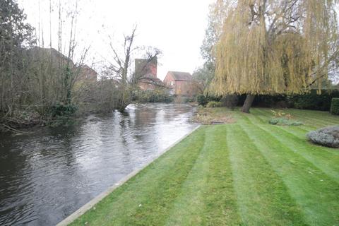 2 bedroom apartment for sale, Swan Court, Newbury, RG14