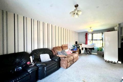 2 bedroom flat for sale, Kingfisher Court, Calne, SN11