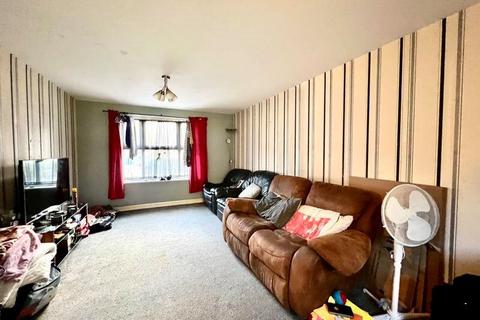 2 bedroom flat for sale, Kingfisher Court, Calne, SN11
