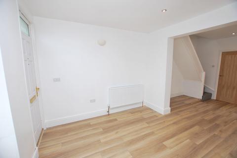 2 bedroom terraced house to rent, HEATH ROAD