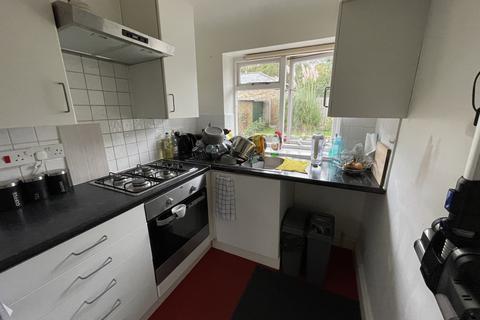 2 bedroom detached bungalow to rent, Beverley Gardens, Wembley HA9