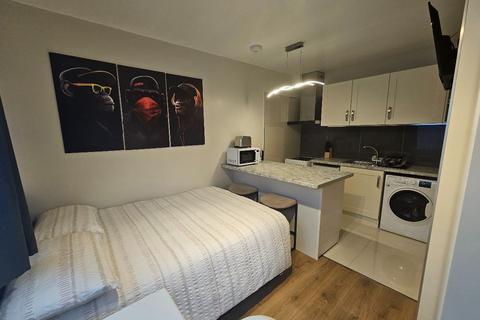 Studio to rent, South Road, Bournemouth