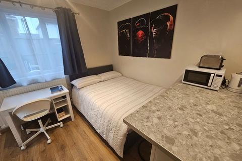 Studio to rent, South Road, Bournemouth