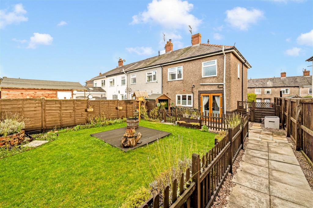 Carr Road, Colne BB8 3 bed end of terrace house for sale £174,950
