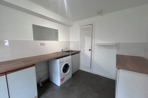 2 bedroom flat to rent, Calder Gardens, Edinburgh, EH11