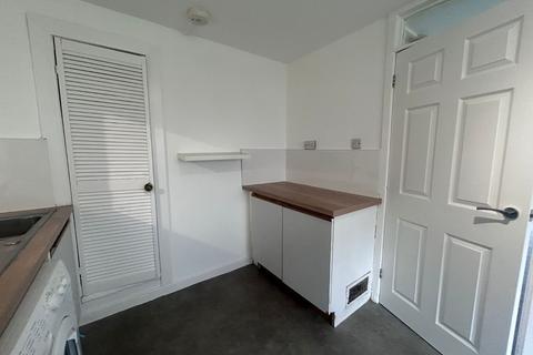 2 bedroom flat to rent, Calder Gardens, Edinburgh, EH11