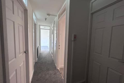 2 bedroom flat to rent, Calder Gardens, Edinburgh, EH11