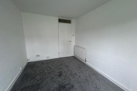 2 bedroom flat to rent, Calder Gardens, Edinburgh, EH11