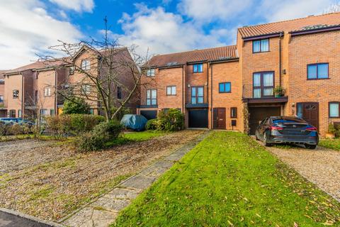 3 bedroom semi-detached house for sale - Thorpe Hall Close, Norwich, NR7