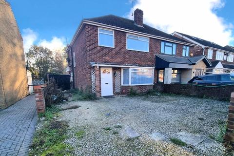 4 bedroom semi-detached house to rent, Roseville Road, Hayes, UB3