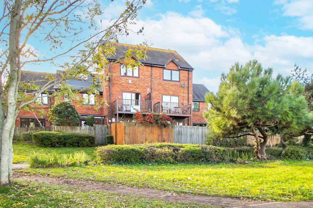 Waldren Close, Baiter Park, Poole, Dorset, BH15 3 bed terraced house