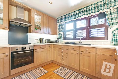 3 Willow Way, Romford, RM3 0HE